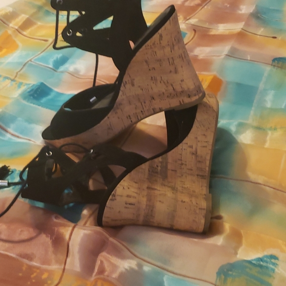 Guess platform - Picture 8 of 13